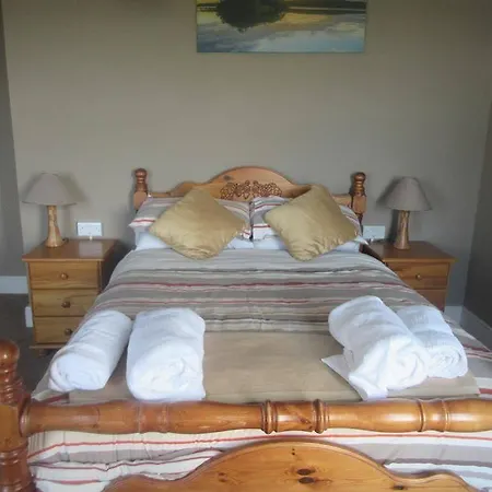Konukevi Rathmore House 3*