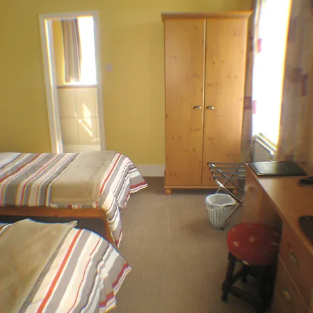Konukevi Rathmore House 3*